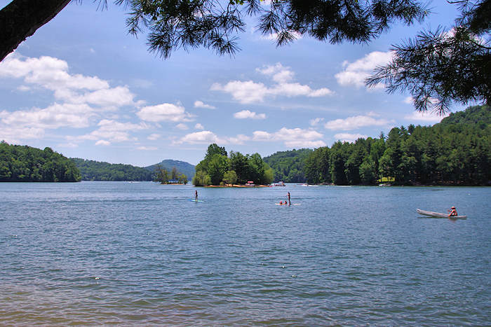 people paddleboarding and kayaking in lake glenville - photo by Romantic Asheville