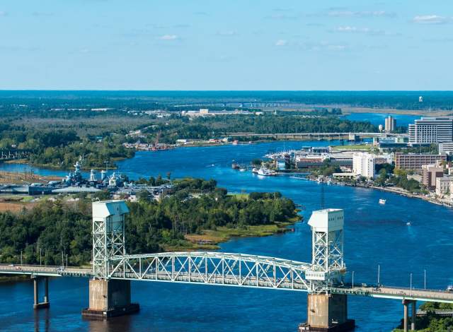 river and bridge in Wilmington North Carolina - photo by Wilmington and Beaches CVB